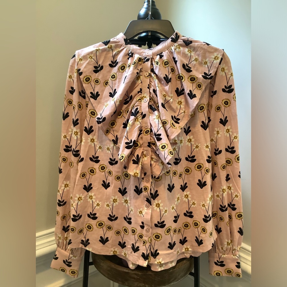 Boden cotton button down fluttery blouse pink with black flowers